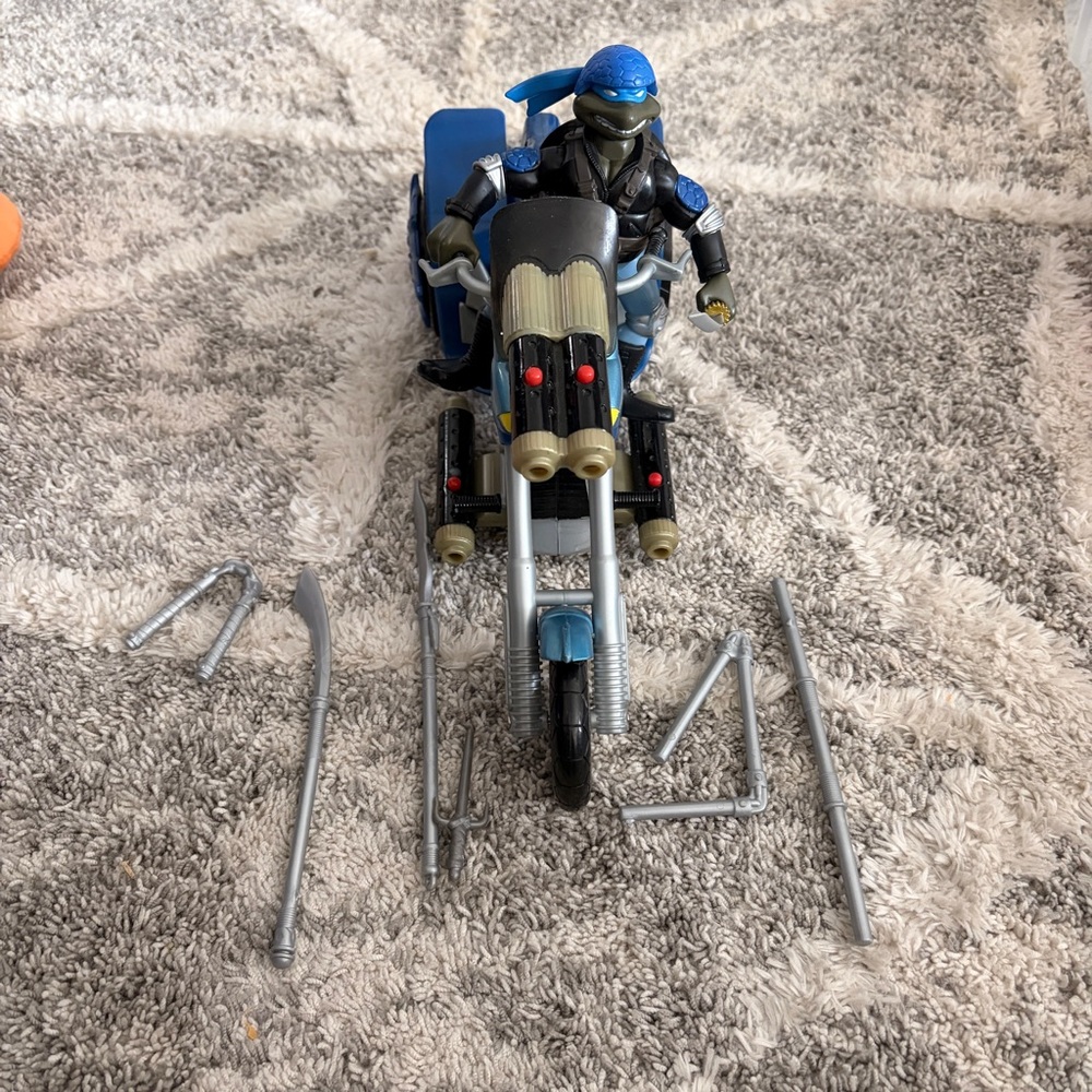 2005 Retro TMNT. Combat Cruiser Leo figure with motorcycle Set